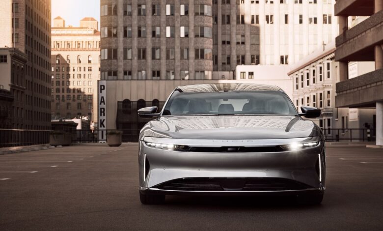 Lucid registra vendas de EVs impulsionadas por aluguel e leasing