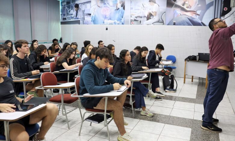 MEC encerra prazo para cursinhos populares enviarem propostas