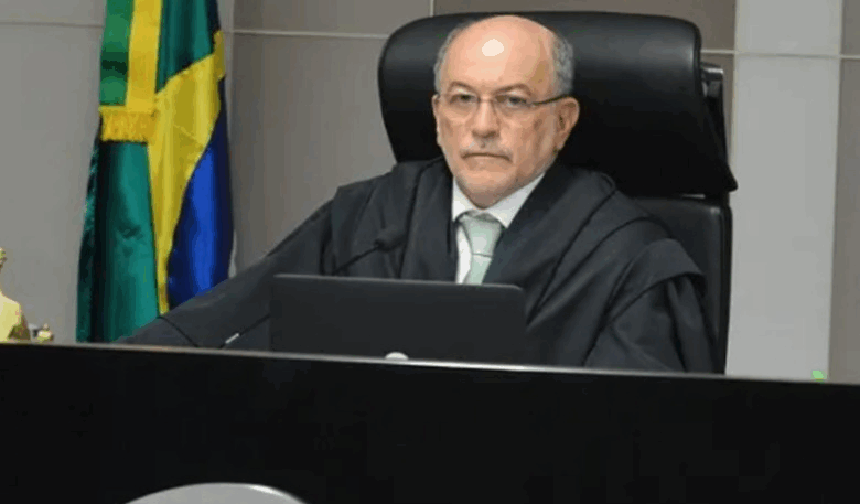 TCU aponta Aroldo Cedraz flexibilizando descontos em aposentadorias do governo