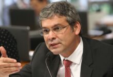 Liderança do PT envia representação à PGR por Eduardo Bolsonaro