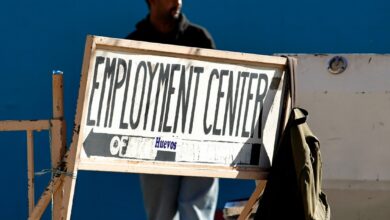Pedidos de auxílio-desemprego caem e aquecem mercado de trabalho nos EUA