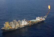 Petróleo sobe 3% com impacto no mercado por negociações EUA-China