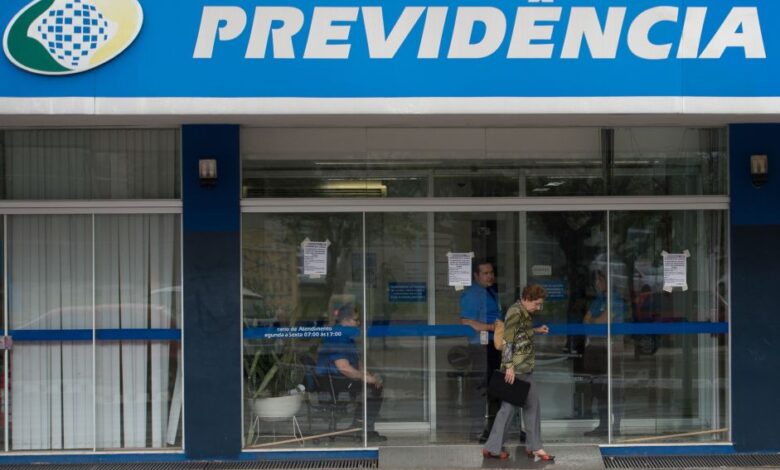 INSS notifica aposentados sobre correções de valores do PIB