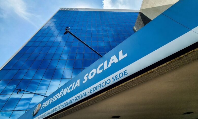 Meu INSS enfrenta instabilidades enquanto mercado aguarda dados do PIB