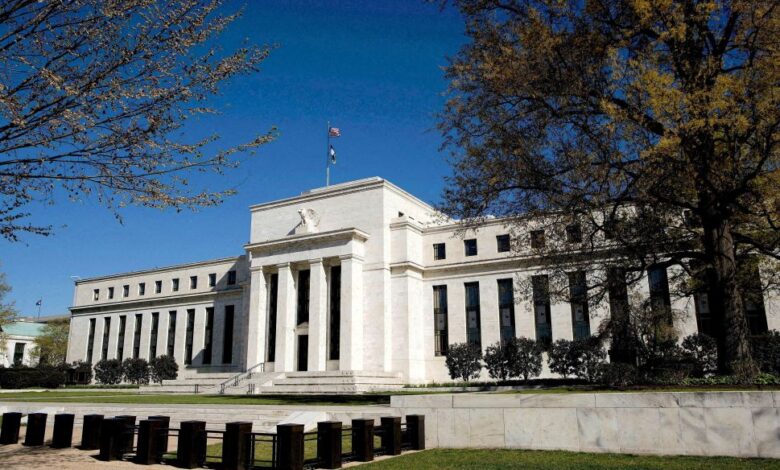 Fed alerta que tarifas podem interromper desinflação