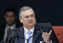 Dino comunica TSE e causa troca de sete deputados no Congresso