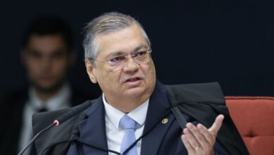 Dino comunica TSE e causa troca de sete deputados no Congresso