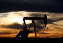 Petróleo avança com negociações nucleares e mercado em alta