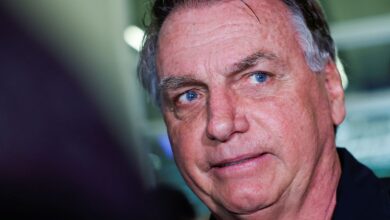 Bolsonaro diz que Brasil une governo em oração pelo novo papa