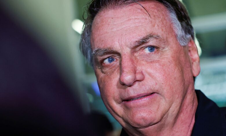 Bolsonaro diz que Brasil une governo em oração pelo novo papa