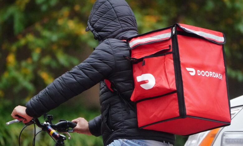 DoorDash investe US$ 4 bi e compra Deliveroo no mercado