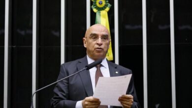 Líder do PDT questiona posição de Ciro Gomes no governo