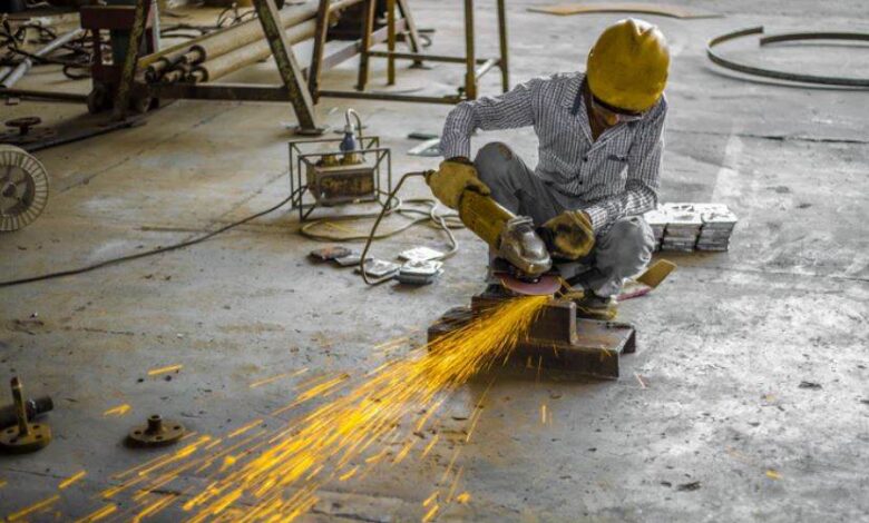 Produção industrial impulsiona investimento acima do esperado em março
