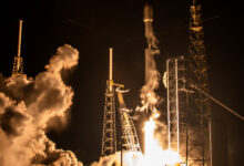 SpaceX lança 23 satélites para órbita em foguete Falcon 9