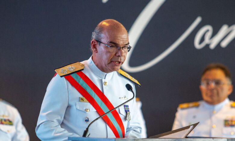 Comandante da Marinha pede dispensa ao STF em ação sobre golpe