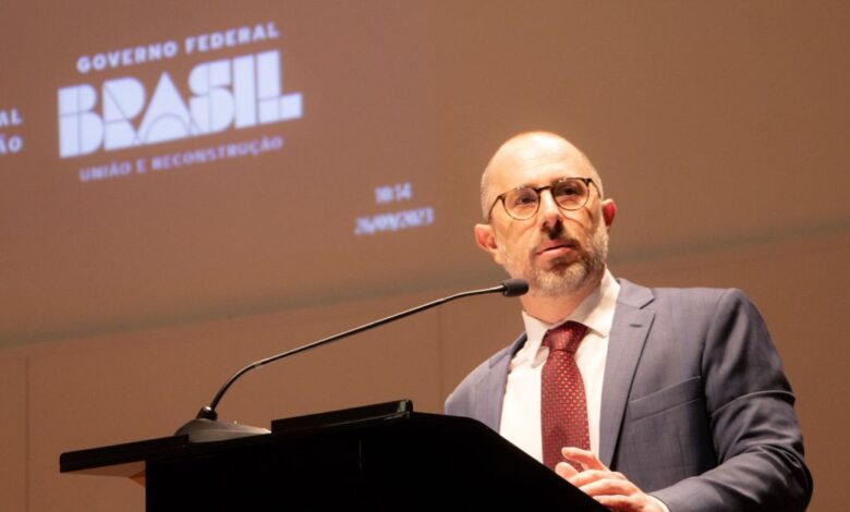 Ministro alerta que politizar combate à fraude no INSS afeta governo