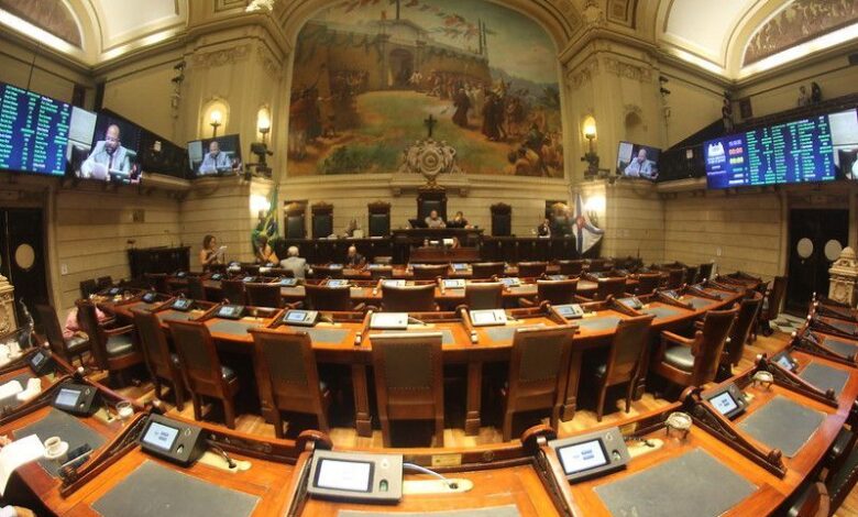 Câmara do RJ aprova lei com cartazes antiaborto em hospitais