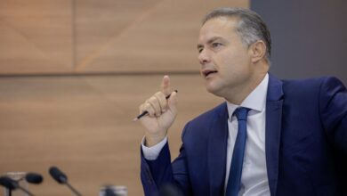 Governo congela R$ 31 bi e anuncia aumento do IOF