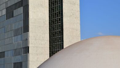 Congresso adia pautas prioritárias e trava governo