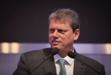 Tarcísio lidera cenários para governo de SP no 1º turno
