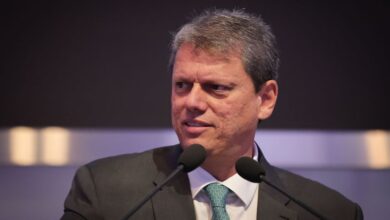 Tarcísio lidera cenários para governo de SP no 1º turno
