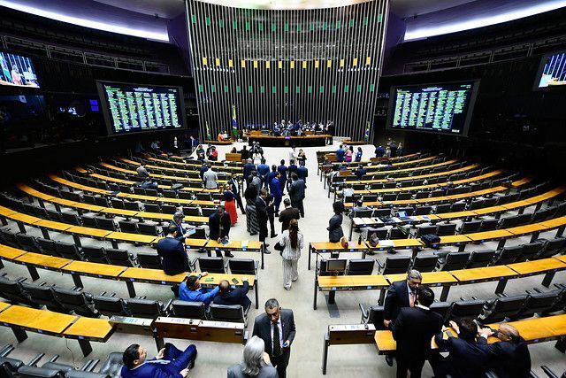 Câmara aprova urgência de projeto sobre número de deputados em Congresso