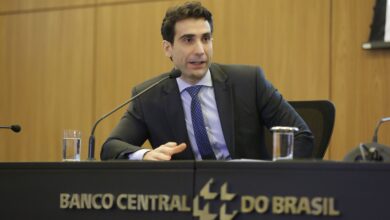 Banco Central sinaliza juros altos para conter inflação