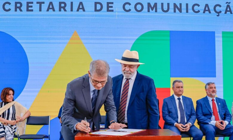 Sidônio enfrenta crise do INSS e pressiona governo Lula