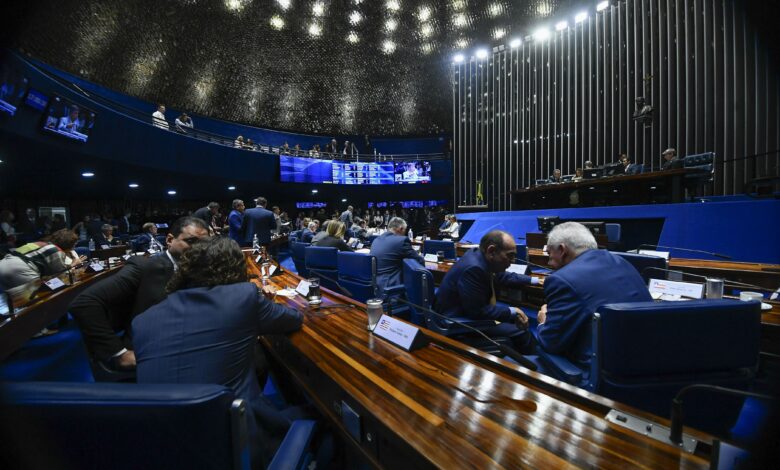 Senado recebe 55 pedidos de impeachment contra ministros do STF em meio a tensão política
