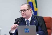 Barroso determina que Zanin avalie ação contra Ramagem no STF