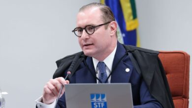 Barroso determina que Zanin avalie ação contra Ramagem no STF