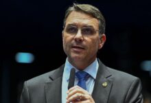Flávio entrega dossiê a enviado de Trump sobre facções e terrorismo ao governo