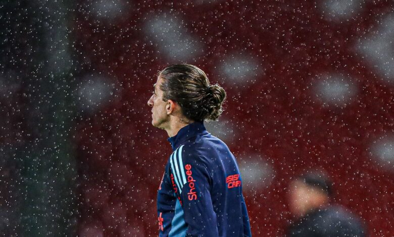 Flamengo enfrenta pressão máxima sobre Filipe Luís em clássico