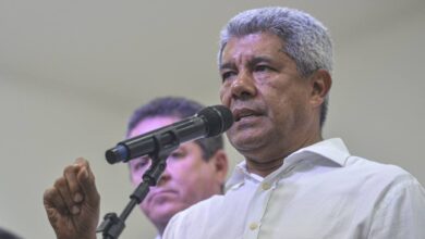 Deputado da BA pede impeachment e aciona Congresso por fala sobre bolsonaristas para vala