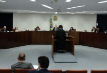 STF autoriza uso de celulares em julgamento do núcleo 4 após críticas político jurídicas