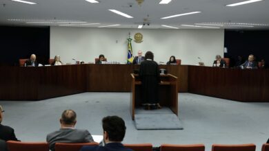 STF autoriza uso de celulares em julgamento do núcleo 4 após críticas político jurídicas