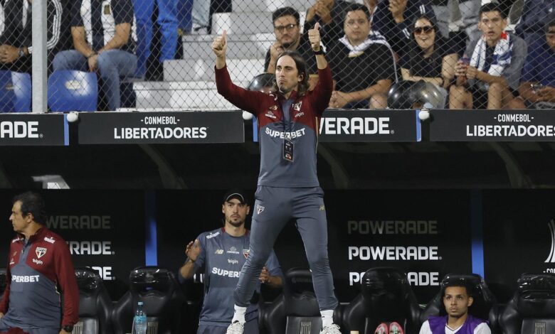 Zubeldía justifica reserva de titulares em busca da vitória