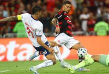 Flamengo vence Bahia e assume a liderança do Brasileirão