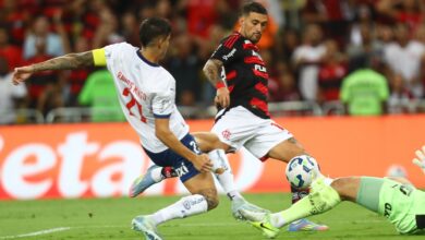 Flamengo vence Bahia e assume a liderança do Brasileirão