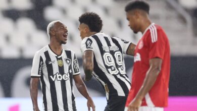 Botafogo atropela Internacional com golaços no Brasileirão