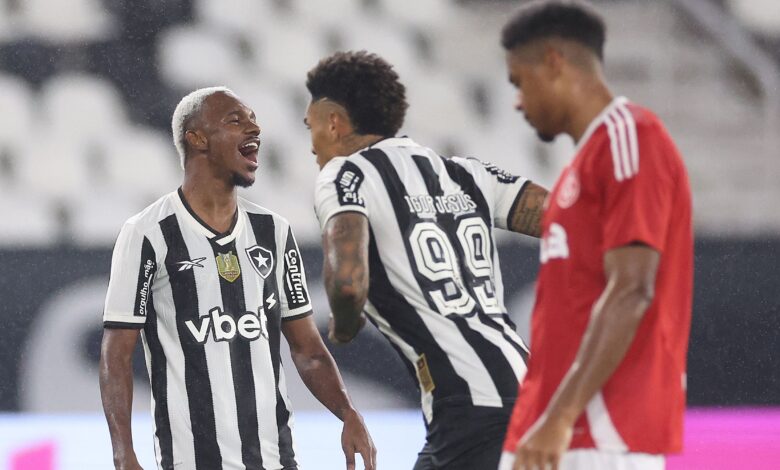 Botafogo atropela Internacional com golaços no Brasileirão
