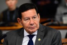 Mourão afirma que Bolsonaro estava pronto para entregar governo a Lula