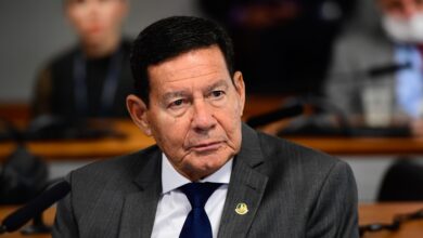Mourão afirma que Bolsonaro estava pronto para entregar governo a Lula