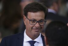 Ex-ministro alerta que Bolsonaro já usou R$ 8 mi em vaquinha e pede PIX ao governo