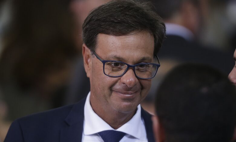 Ex-ministro alerta que Bolsonaro já usou R$ 8 mi em vaquinha e pede PIX ao governo