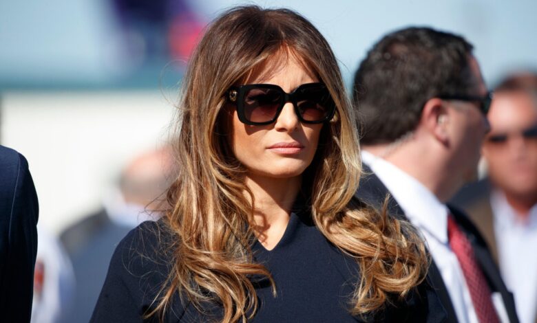 AI Melania narra audiobook de sua autobiografia com gadget inovador