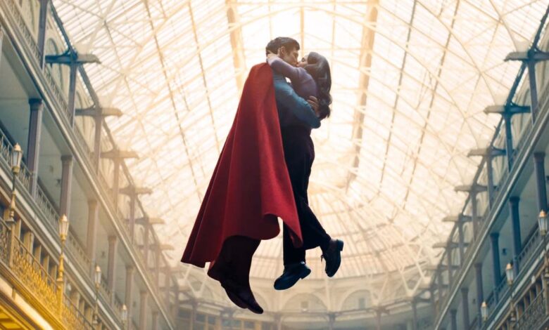 Superman ganha trailer que promete cultura geek envolvente