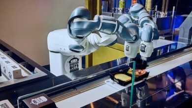 BurgerBots inaugura restaurante com robôs ABB preparando fast food