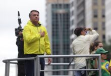 Bolsonaro mantém candidatura e promete disputa até 2026 em eleição