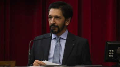Nunes foca no trabalho em SP durante pesquisa política